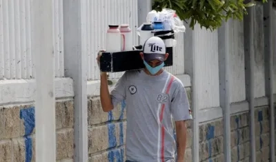 La tasa de desempleo en septiembre fue de 15,8 % .