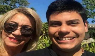 Raquel Penagos con su hijo José Santiago Zuleta.