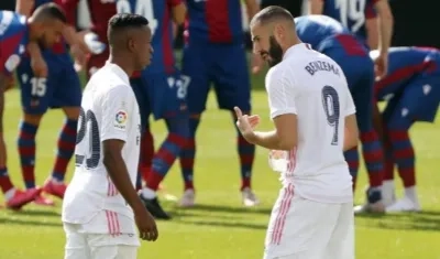 El brasileño Vinicius y Benzema.