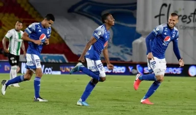 Emerson Rivaldo Rodríguez celebra su anotación. 