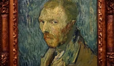 Vista de un autorretrato obra del artista neerlandés Vincent van Gogh, este lunes en Ámsterdam (Holanda).