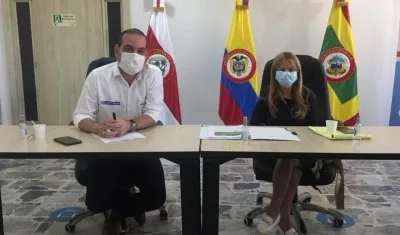 Director de Cormagdalena y Gobernadora del Atlántico, reunidos en Barranquilla.