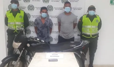 Luis David Rodríguez y Leonardo Junior Cabrera, capturados este jueves en Palmar de Varela. 