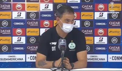 Víctor Rosas, DT de Plaza Colonia.