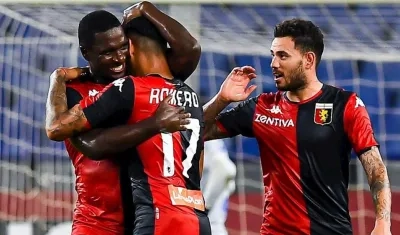 Cristian Zapata celebra un gol con sus compañeros. 