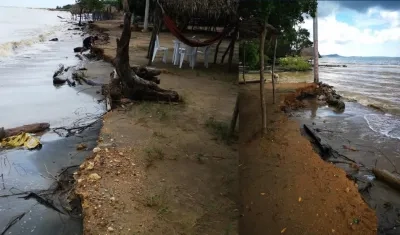 Los estragos del mar en Caño Dulce.