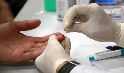 Pruebas para rastrear el coronavirus siguen realizándose en varias regiones de Colombia.