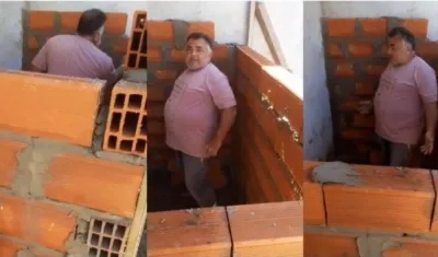 Momento en que el obrero se da cuenta que no hizo la puerta. 