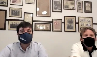 Jaime Pumarejo, Alcalde de Barranquilla, y el Secretario General, Carlos Acosta, durante la rueda de prensa.