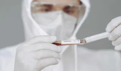 Los casos de Covid-19 en Colombia bajaron este lunes.