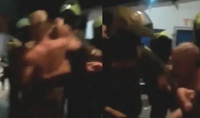 Momento del enfrentamiento entre la Policía y la comunidad. 