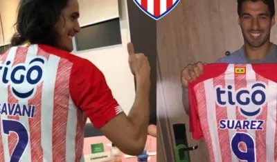 Edison Cavani y Luis Suárez, con la camiseta del Junior.