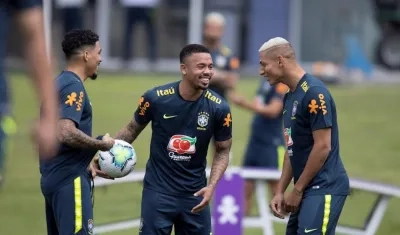 Roberto Firmino, Gabriel Jesús y Richarlison. 