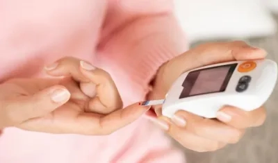 La diabetes es una enfermedad crónica caracterizada por la hiperglucemia- aumento del azúcar en la sangre.