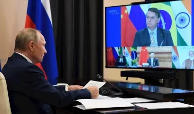 El presidente de Rusia, Vladimir Putin, subrayó la importancia de trabajar en la creación de vacunas. 