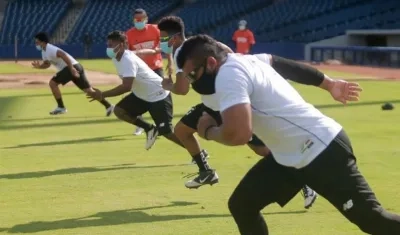 Peloteros de Gigantes realizan prácticas. 