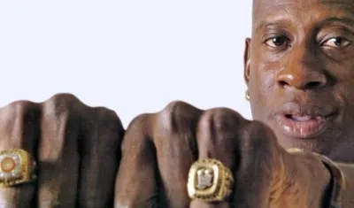 Carl Herrera y sus anillos robados. 