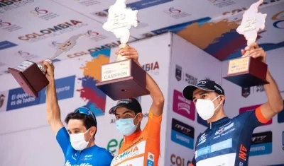 El español Oscar Sevilla, segundo; Diego Camargo, Campeón y Juan Pablo Suárez, tercero. 