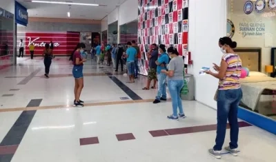 El día sin IVA tuvo ventas en el país por 6 billones de pesos.