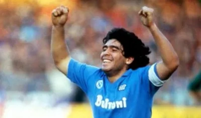Foto de la mejor época de Diego Maradona con el Nápoles.