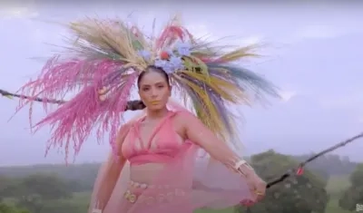 Imagen del video de la canción.