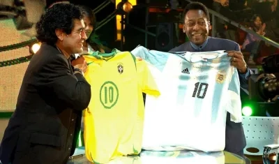 Diego Maradona y Pelé.