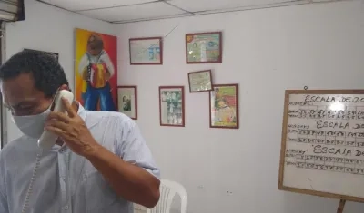 Balmer Sajona, director de la Academia.