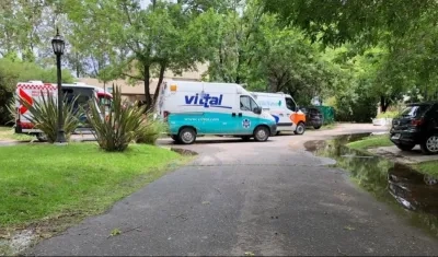 Ambulancias en la casa de Maradona. 