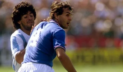 Antonio Cabrini marca a Diego Maradona, en el Mundial. 