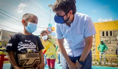 El alcalde Pumarejo en la inauguración del Parque El Edén.
