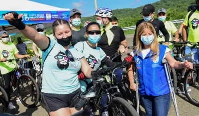 Gobernadora en el lanzamiento de los Puntos Seguros para Ciclistas.