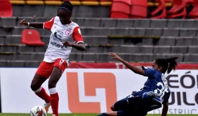 Las Tiburonas cayeron ante Las Leonas