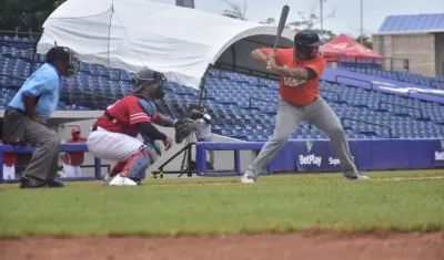 Acción del juego entre Gigantes y Tigres. 
