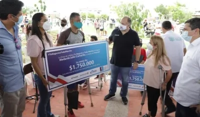 Entrega de créditos en Galapa.