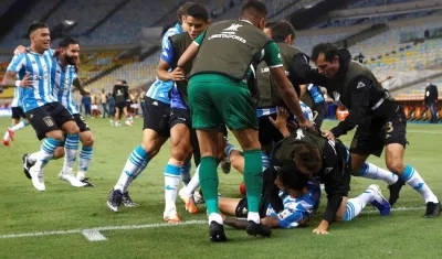 Jugadores de Racing celebrando en Río de Janeiro.