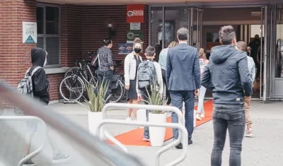 Calle de Bélgica, con sus ciudadanos protegidos con mascarillas. 