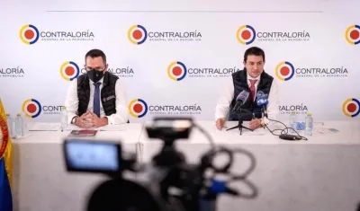 El Vicecontralor Julián Ruiz y el Contralor Carlos Felipe Córdoba.