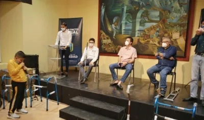 La entrega de los implementos se realizó en el Museo Bolivariano. 