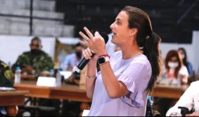 La Ministra Karen Abudinen explicando los alcances del programa.