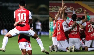 Jugadores de Santa Fe celebrando el gol de Jhon Velásquez.