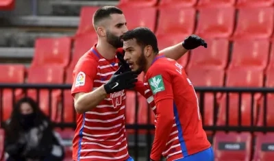 Luis Suárez festeja tras su gol. 