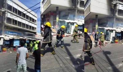 Momentos en que bomberos atienden la emergencia. 