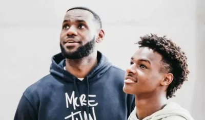 LeBron James y su hijo mayor, Bronny.