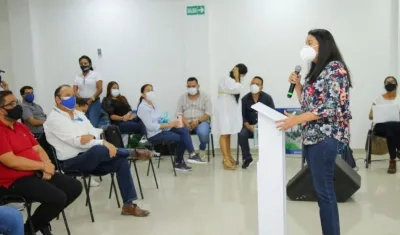 Nury Logreira, secretaria de Infraestructura del Atlántico, en la socialización del proyecto.