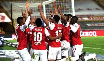 Celebración de jugadores de Santa Fe en 'El Campín'.