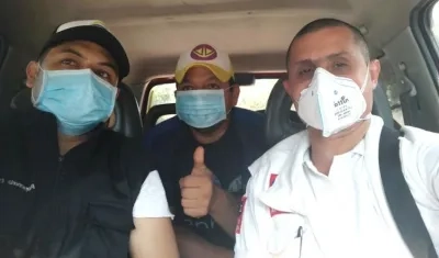 El liberado acompañado de sus familiares.