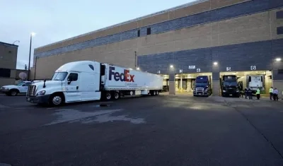 Primeras remesas de vacunas saliendo de Pfizer.