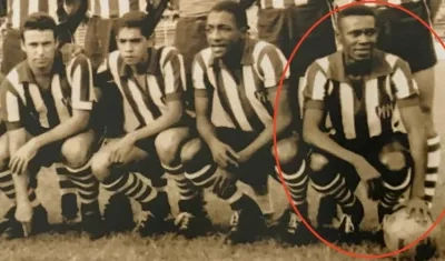 Escurinho al lado de sus compañeros de la época, Paulo Cesar Lima, Joaquin Partdo y Botajara.