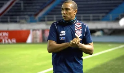 José María Pazo, dirigiendo el partido del Junior hoy.