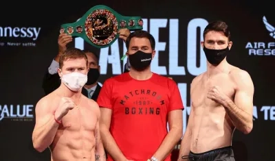 Saúl 'Canelo' Álvarez y Callum Smith. 